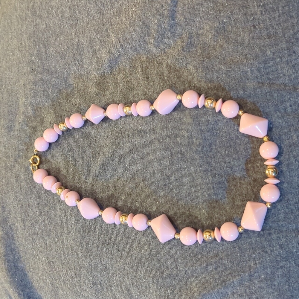 Pink and Gold necklace. Excellent condition!!!‎